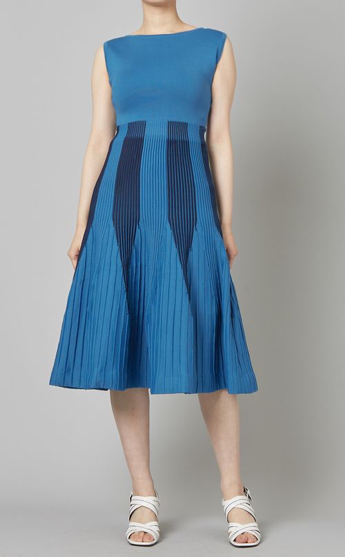 タックプリーツニットワンピース