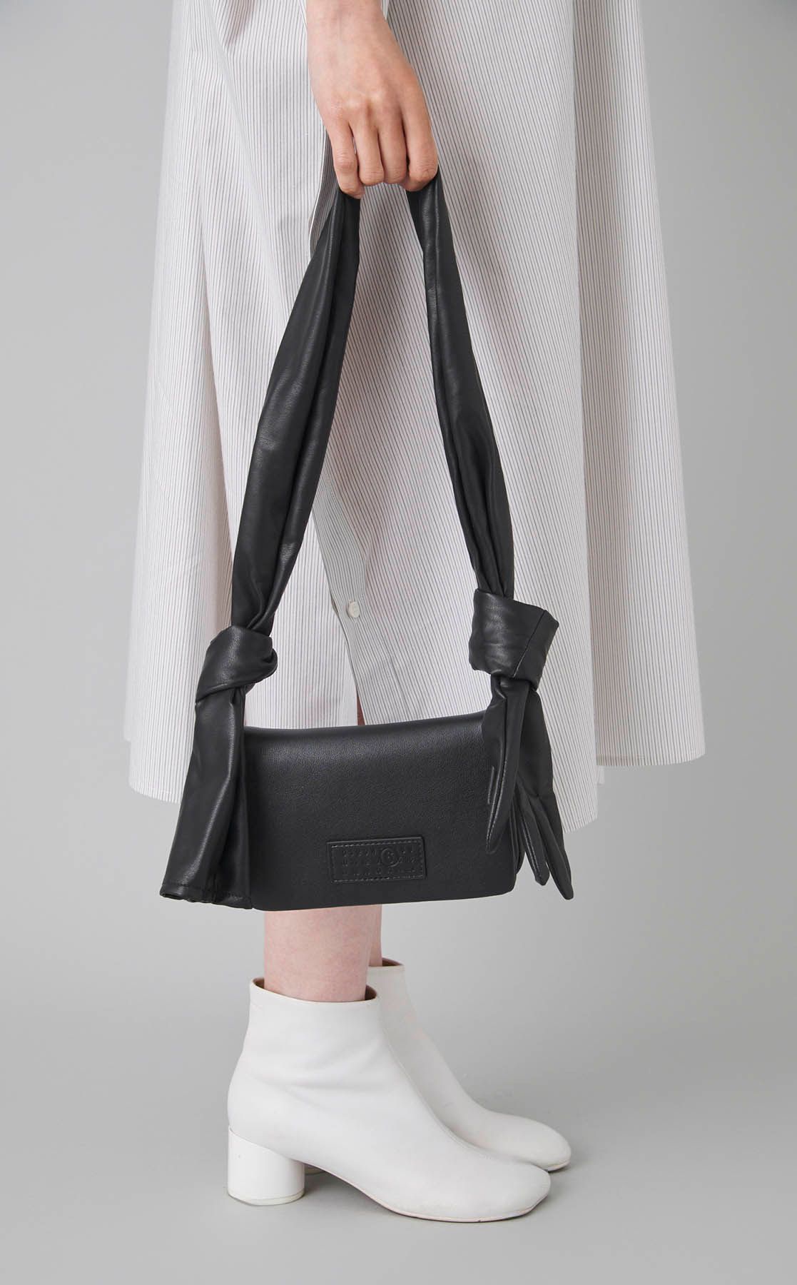 MM6 Maison Margiela｜グローブストラップレザーミニバッグ