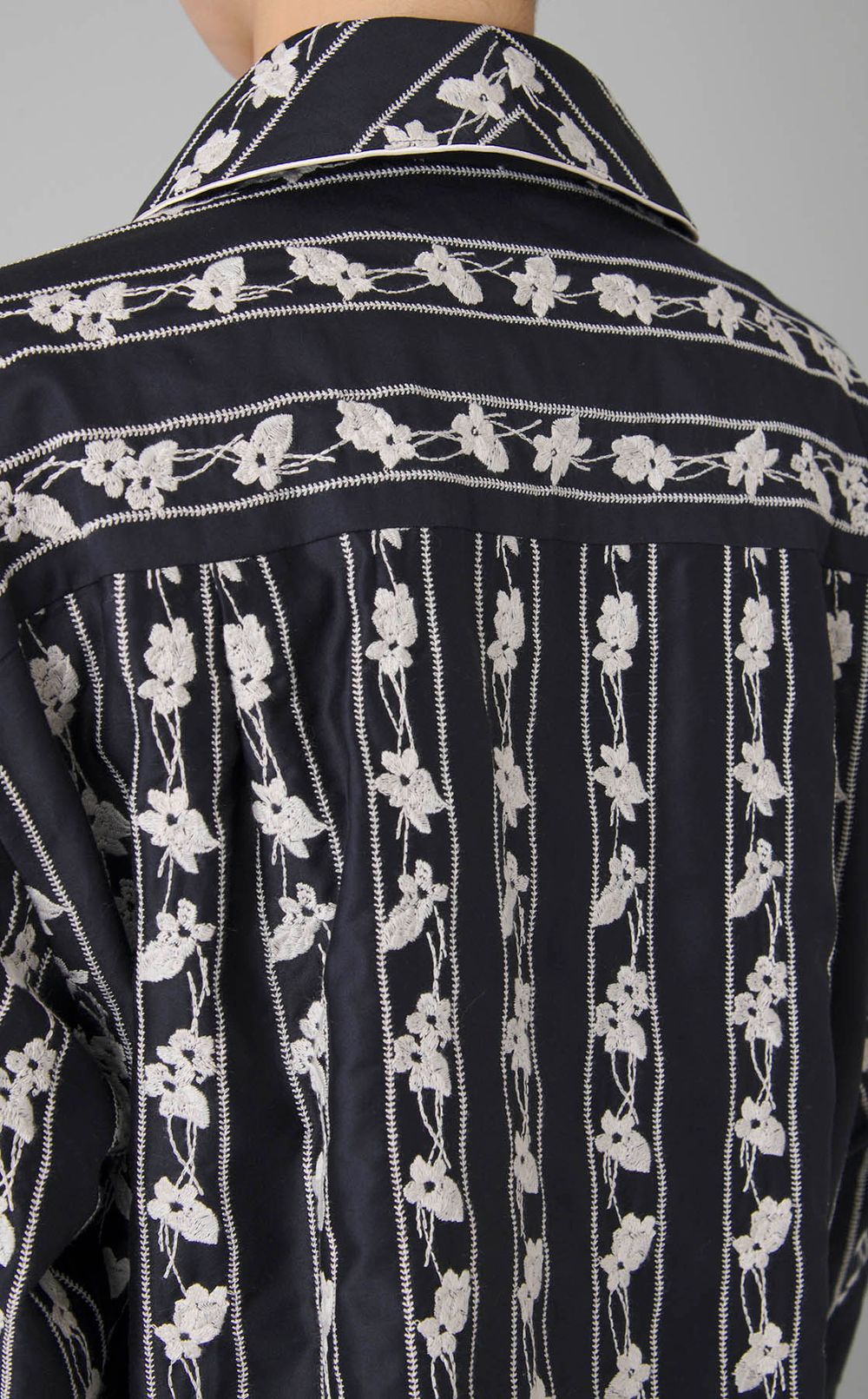 スミレ刺繍ジップブルゾン