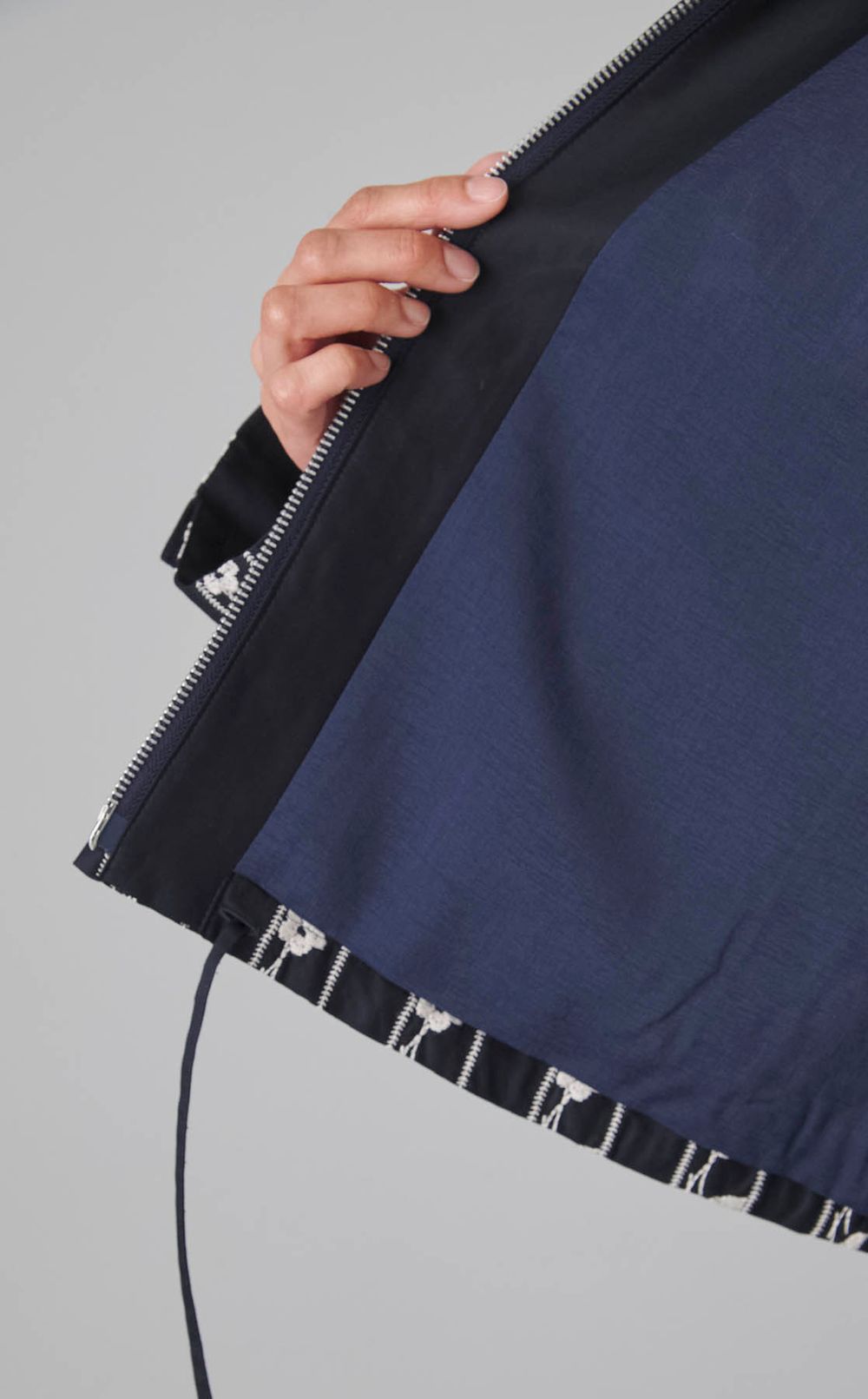 スミレ刺繍ジップブルゾン