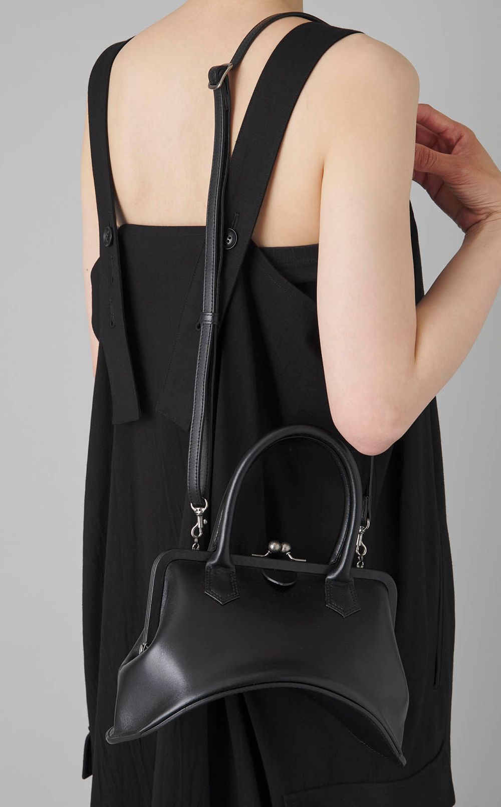 反り底ガマグチレザーバッグ