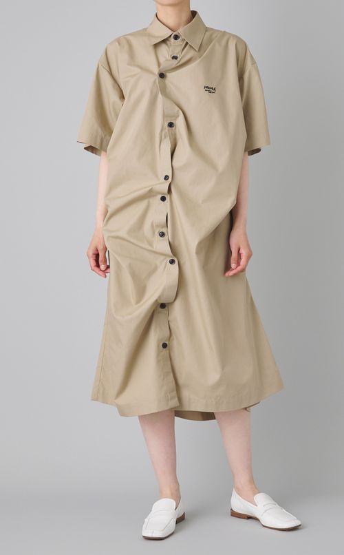 サインエンブロイダリーギャザーワンピース