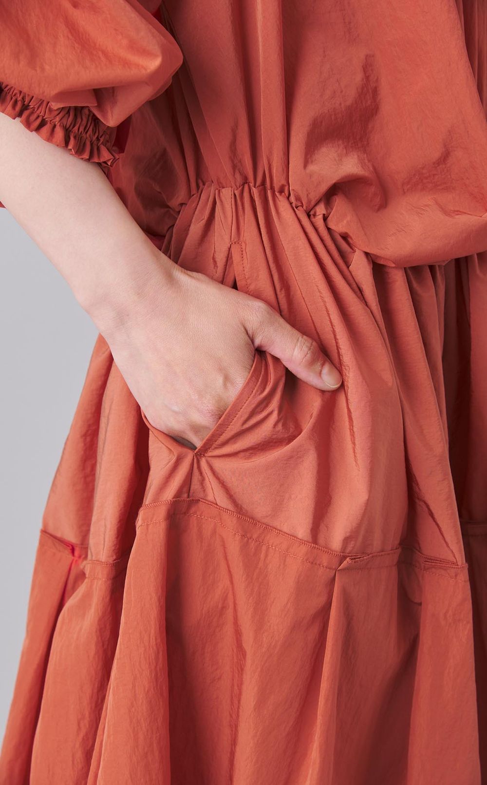 ナイロンタフタギャザーワンピース