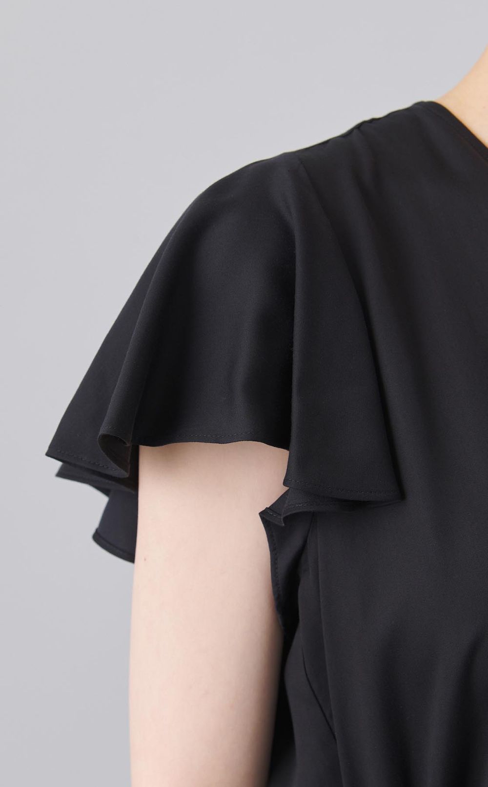 ラッフルスリーブベルテッドワンピース