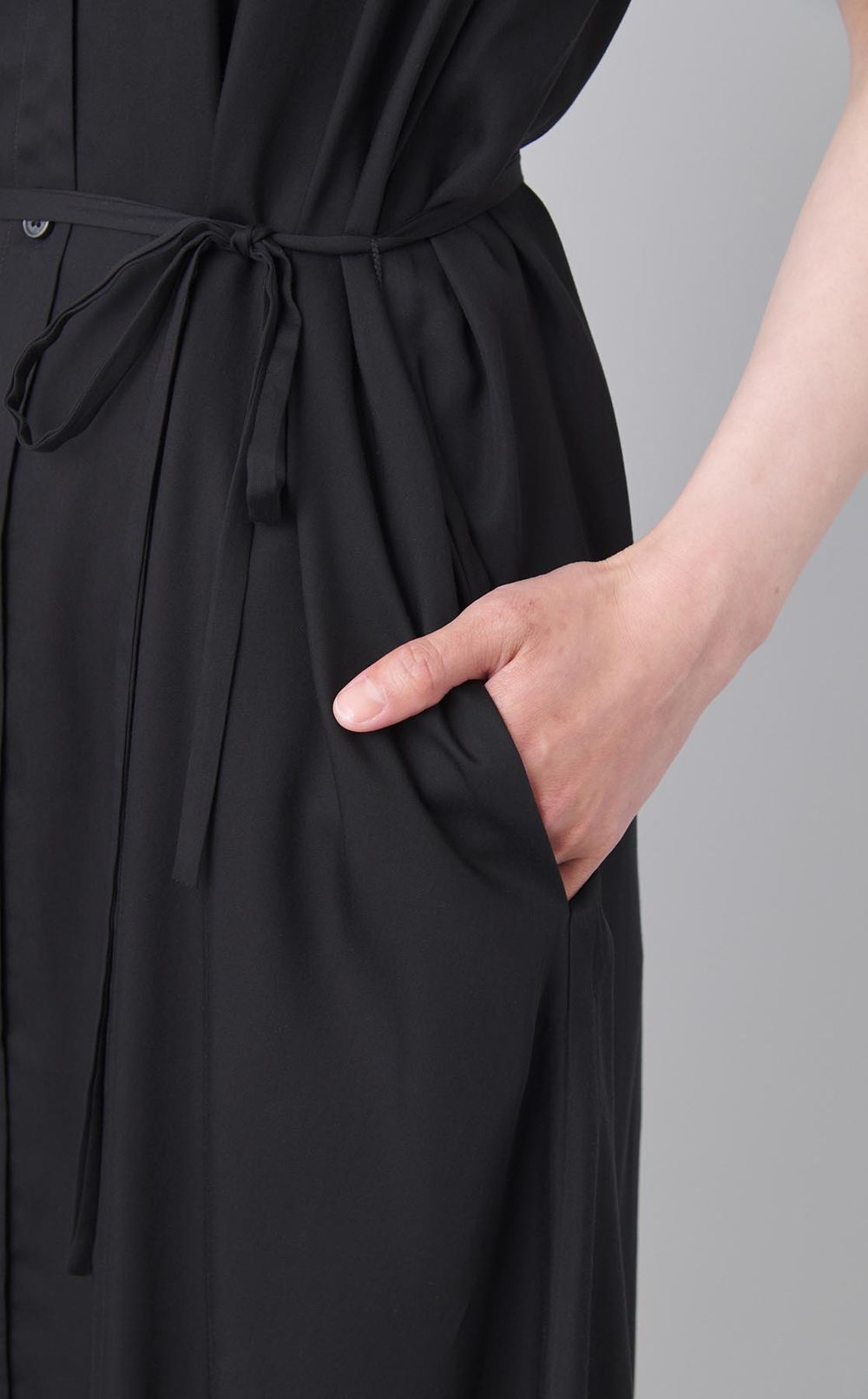 ラッフルスリーブベルテッドワンピース