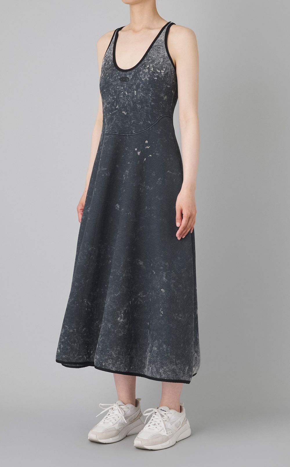 スクープネックノースリーブワンピース