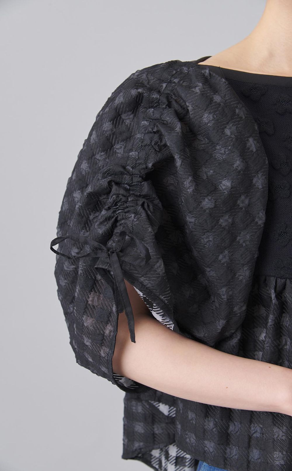 ミニフラワーエンボスギンガムブラウス