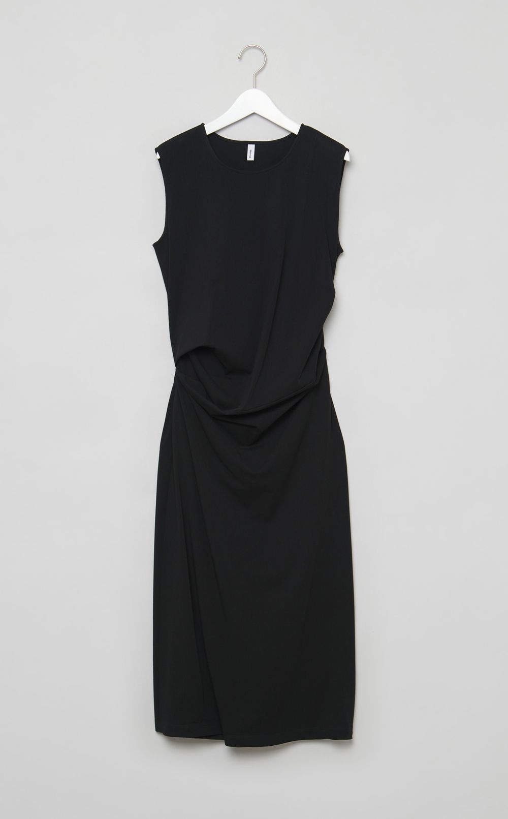 スリーブレスタックドレス