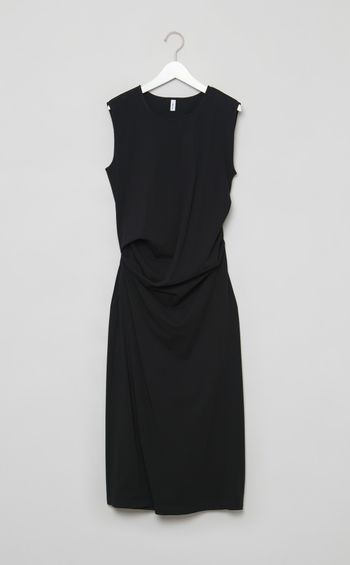 スリーブレスタックドレス