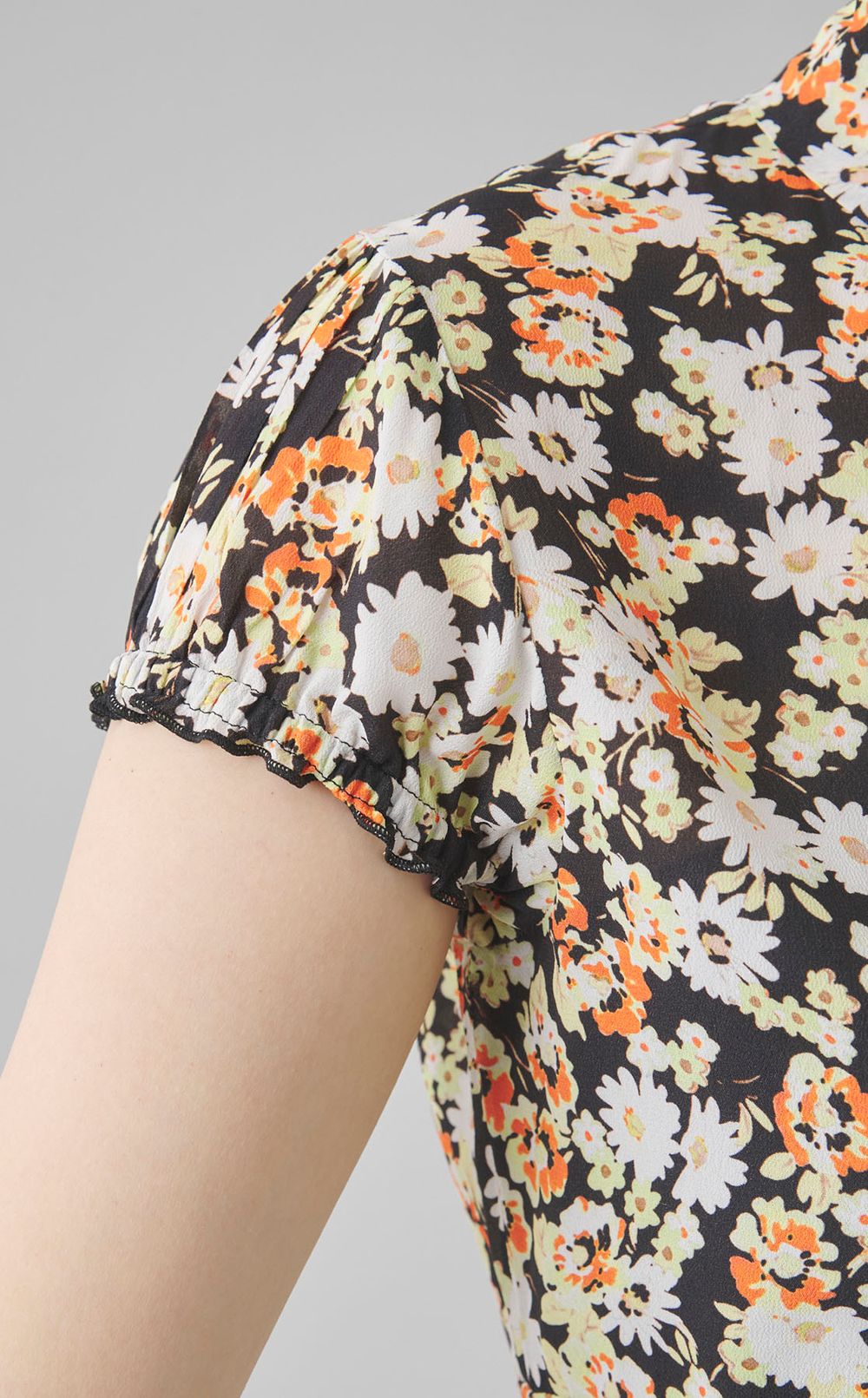 フラワープリントボウタイブラウス
