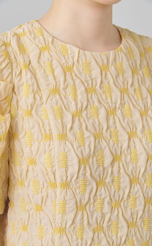 エンブロイダリーギャザーワンピース