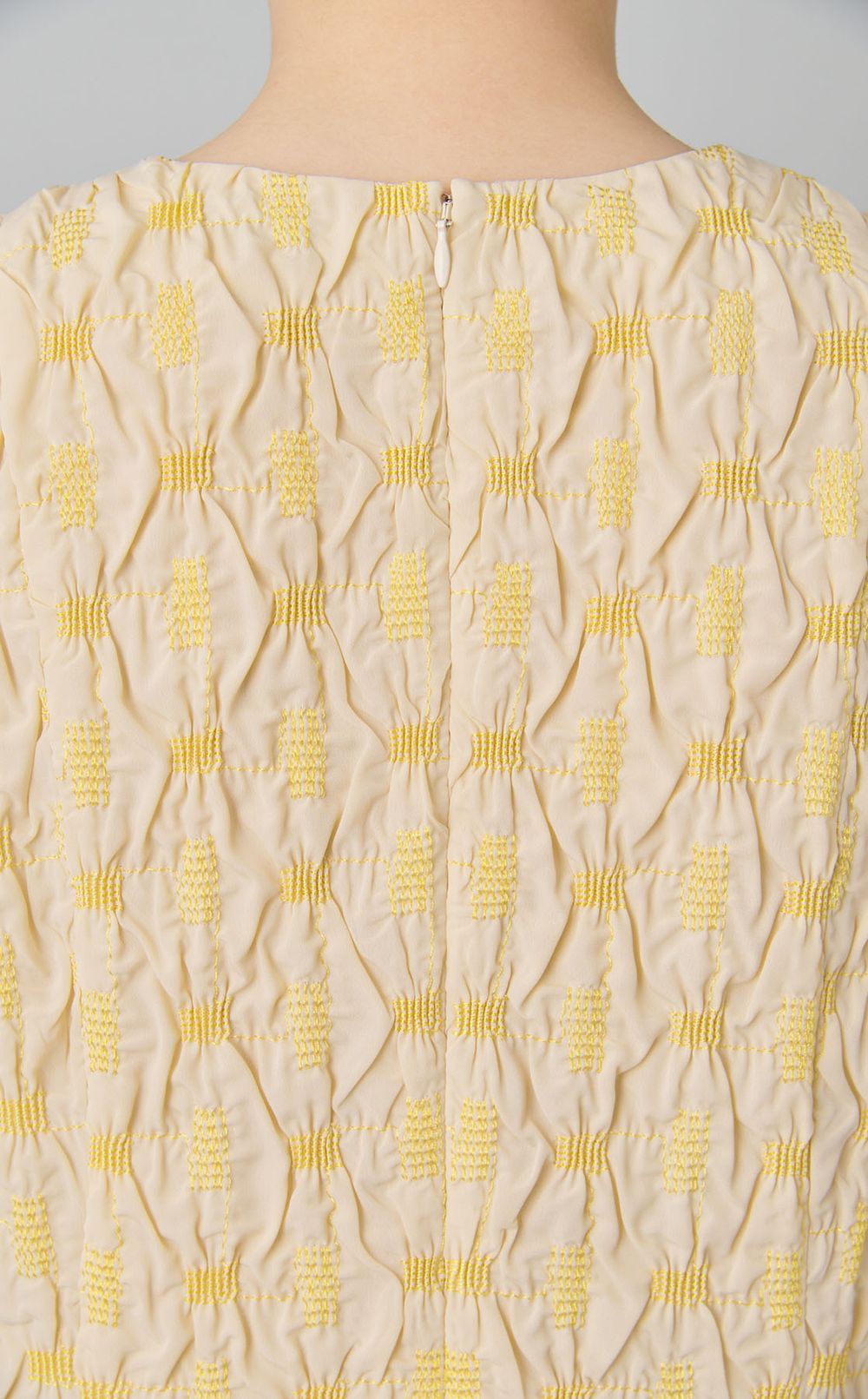 エンブロイダリーギャザーワンピース