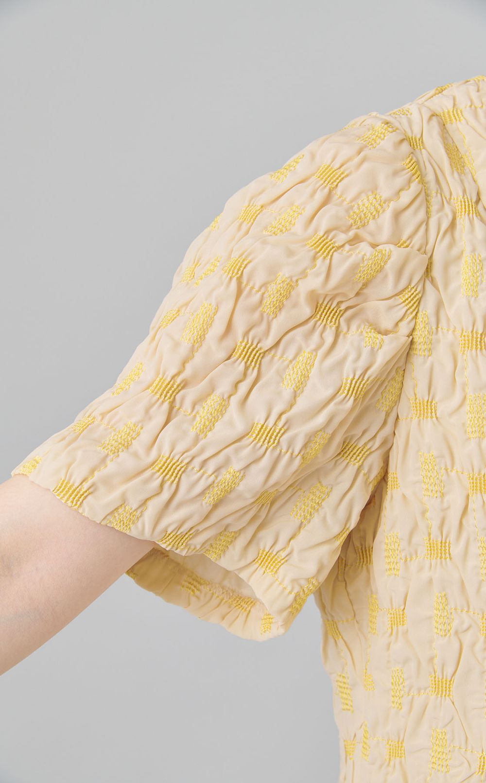 エンブロイダリーギャザーワンピース