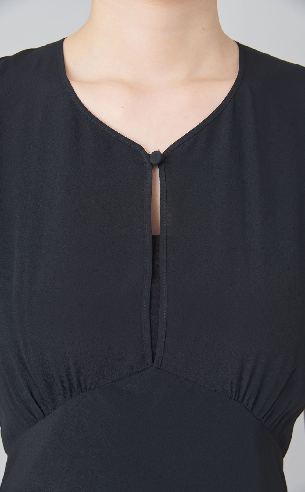 スリットネックフレアワンピース