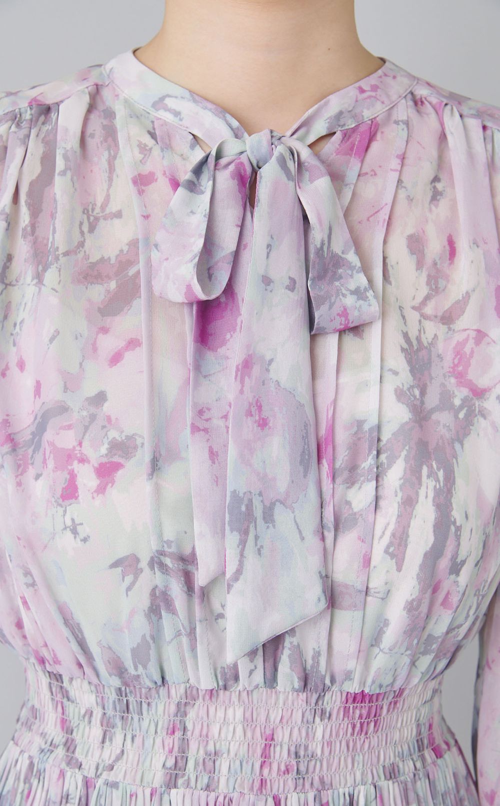 プリントボウタイプリーツワンピース