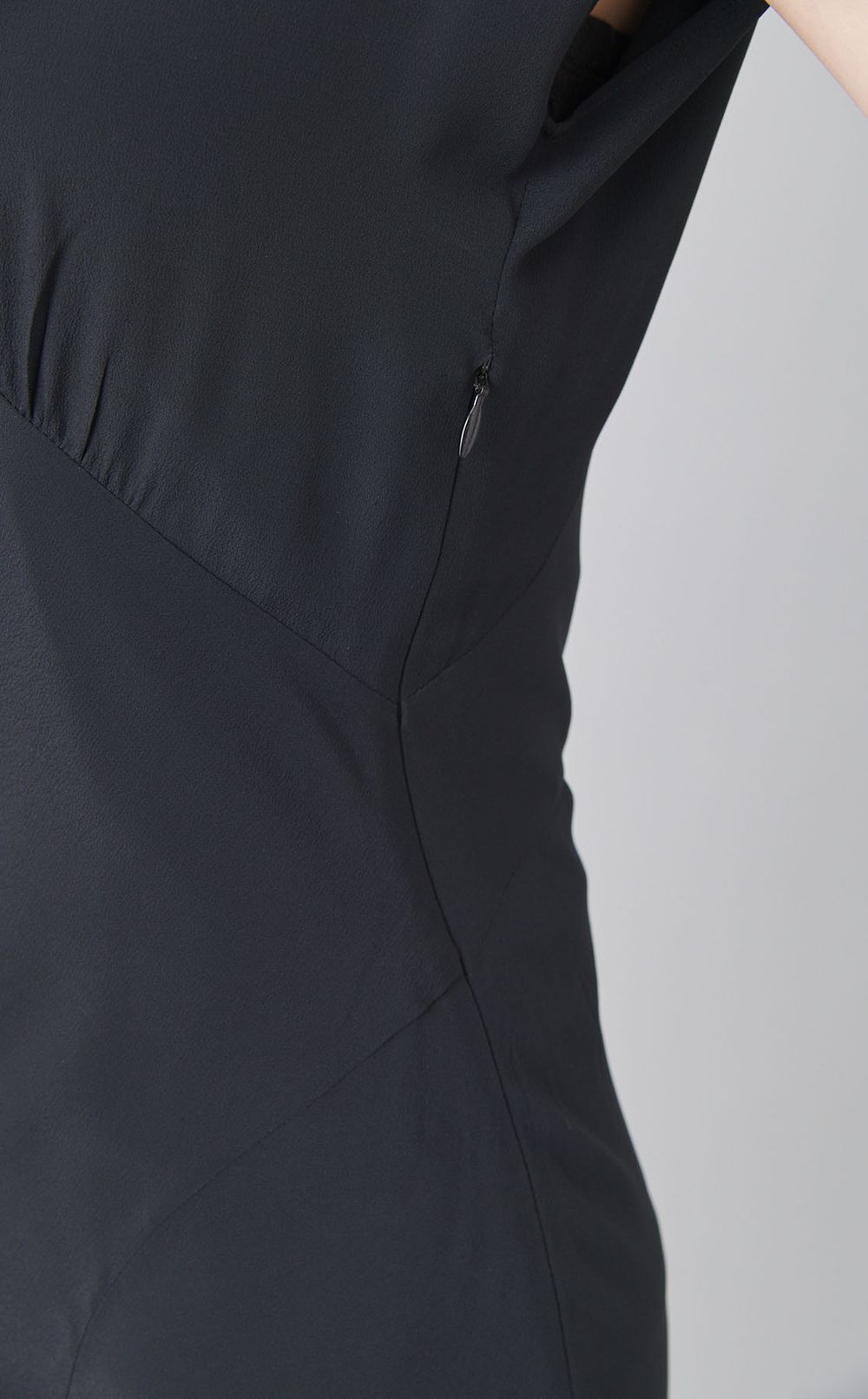 スリットネックフレアワンピース