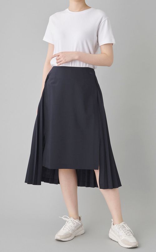 バックプリーツスカート