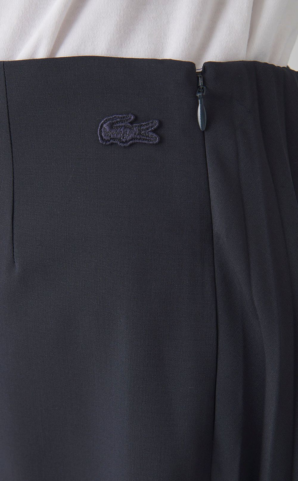 バックプリーツスカート