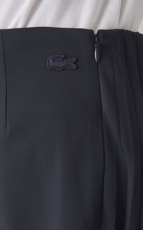 バックプリーツスカート