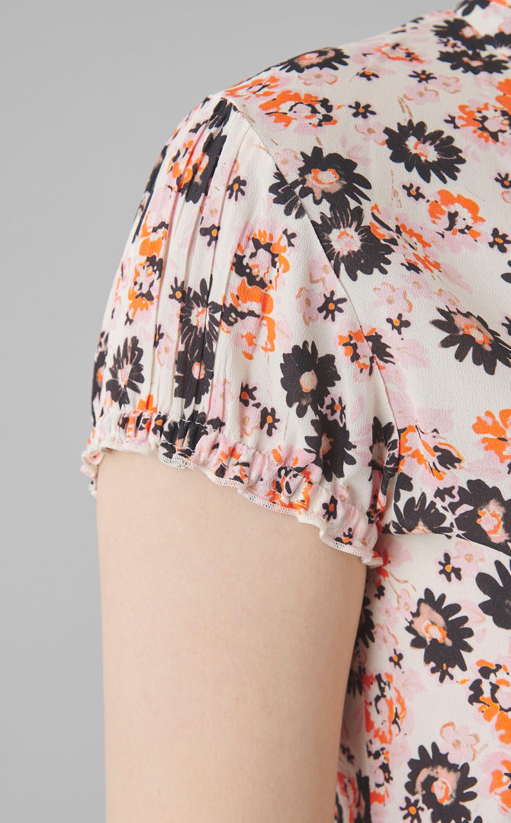 フラワープリントボウタイブラウス