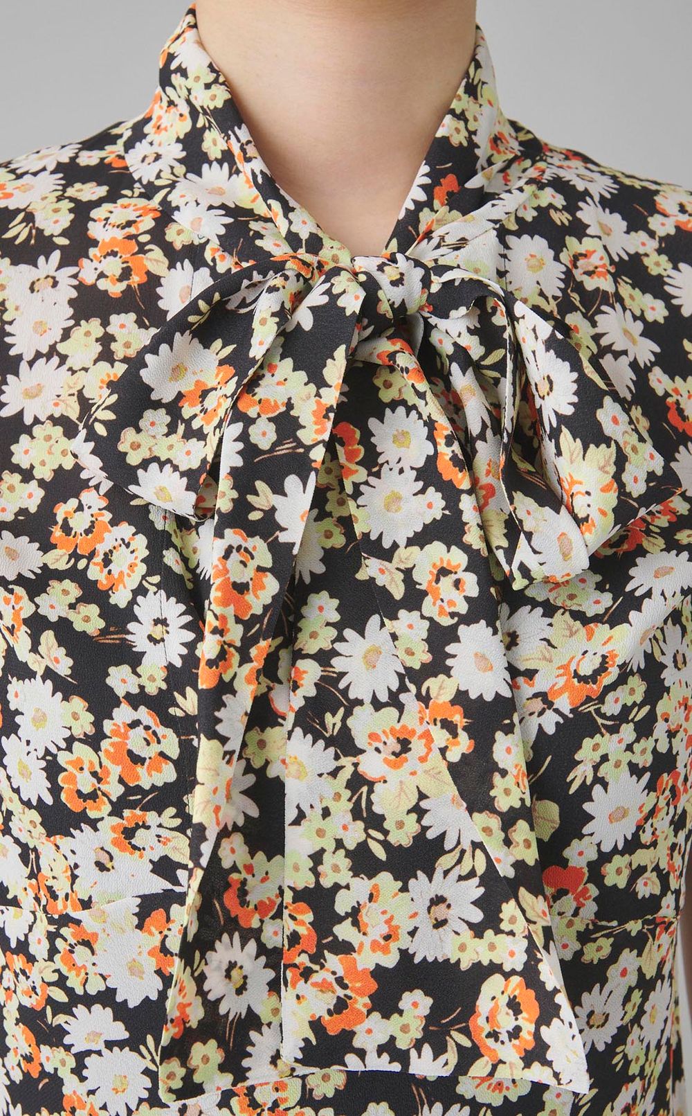 フラワープリントボウタイブラウス