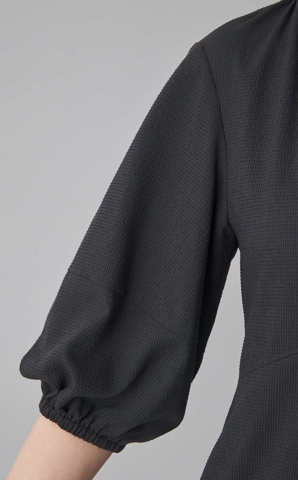 ギャザーVネックワンピース