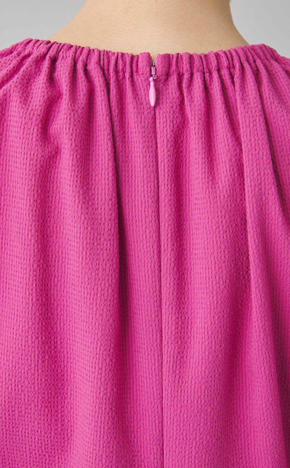 ギャザーVネックワンピース