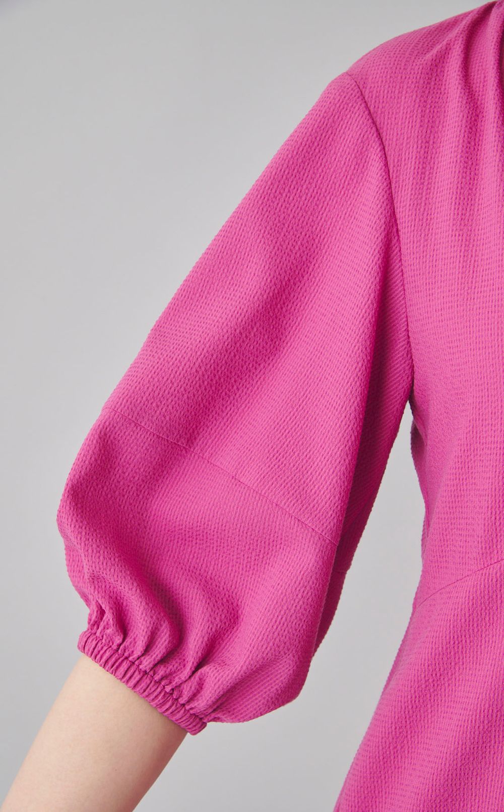 ギャザーVネックワンピース