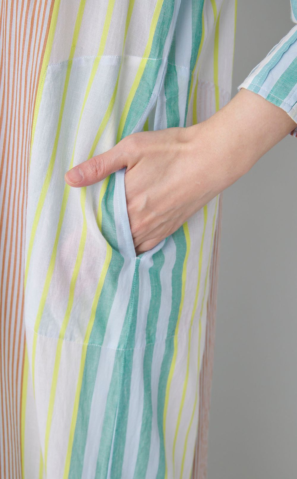 ストライプギャザーネックワンピース