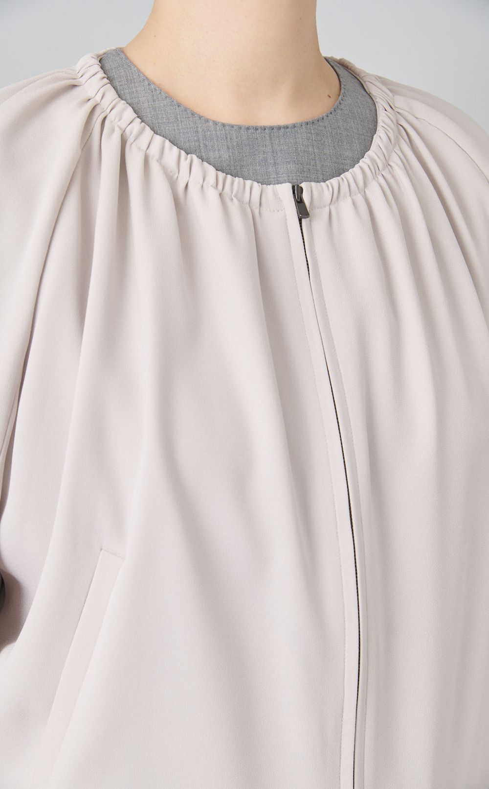 ギャザースリーブジップブルゾン