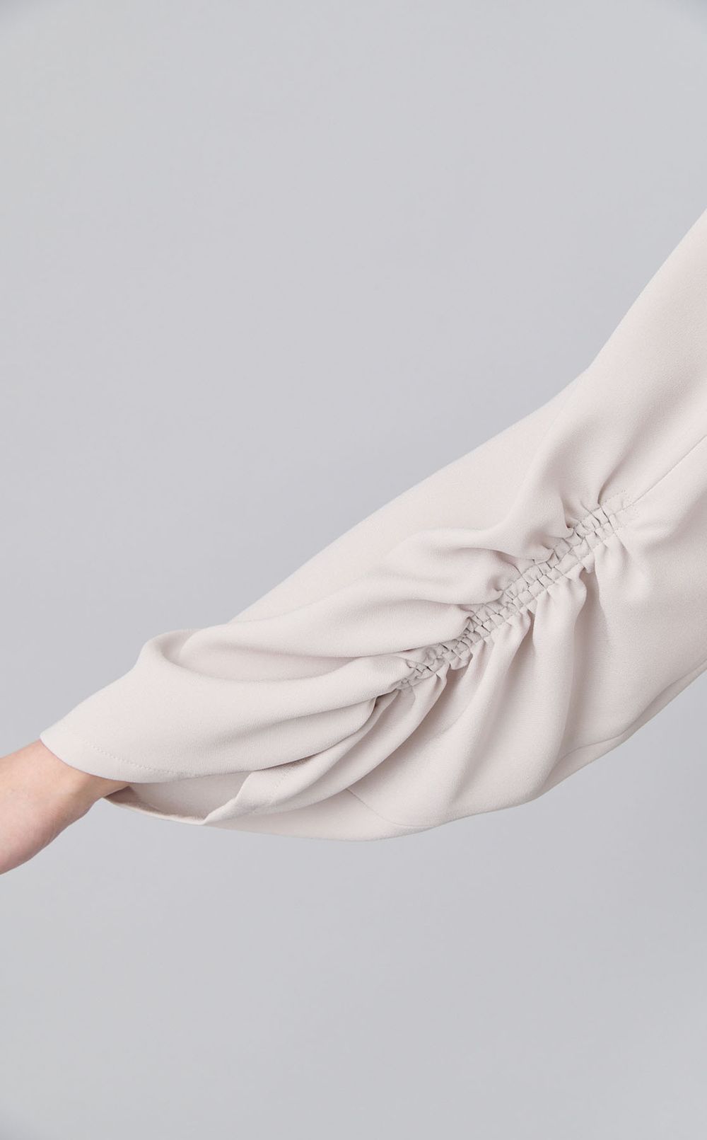 ギャザースリーブジップブルゾン