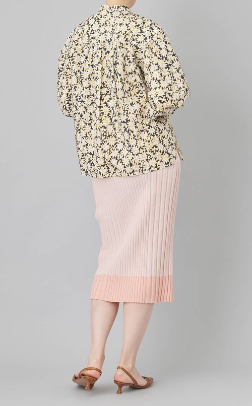 フラワーボリュームスリーブブラウス