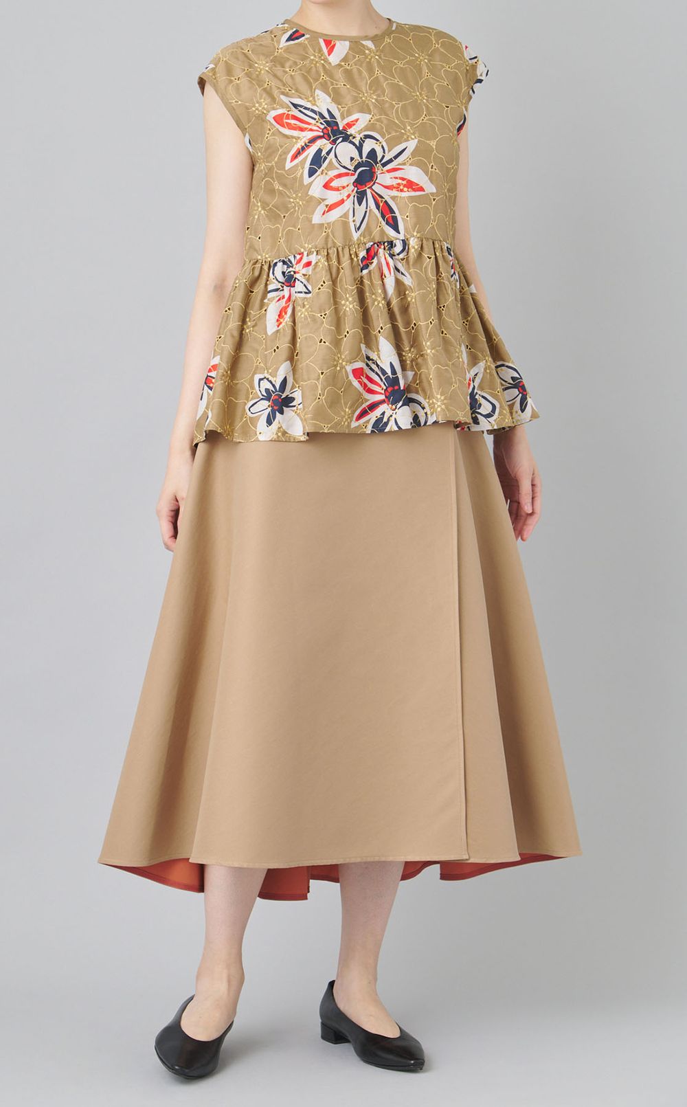 アイレットフラワープリントブラウス