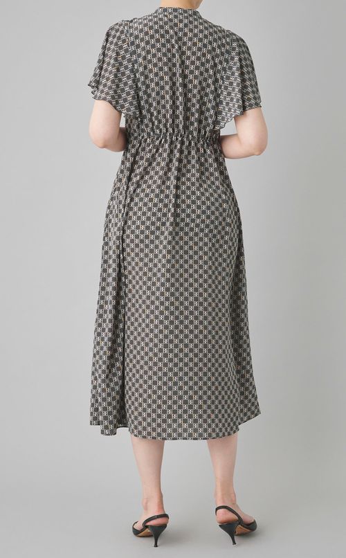 タイポグラフィフリルスリーブワンピース