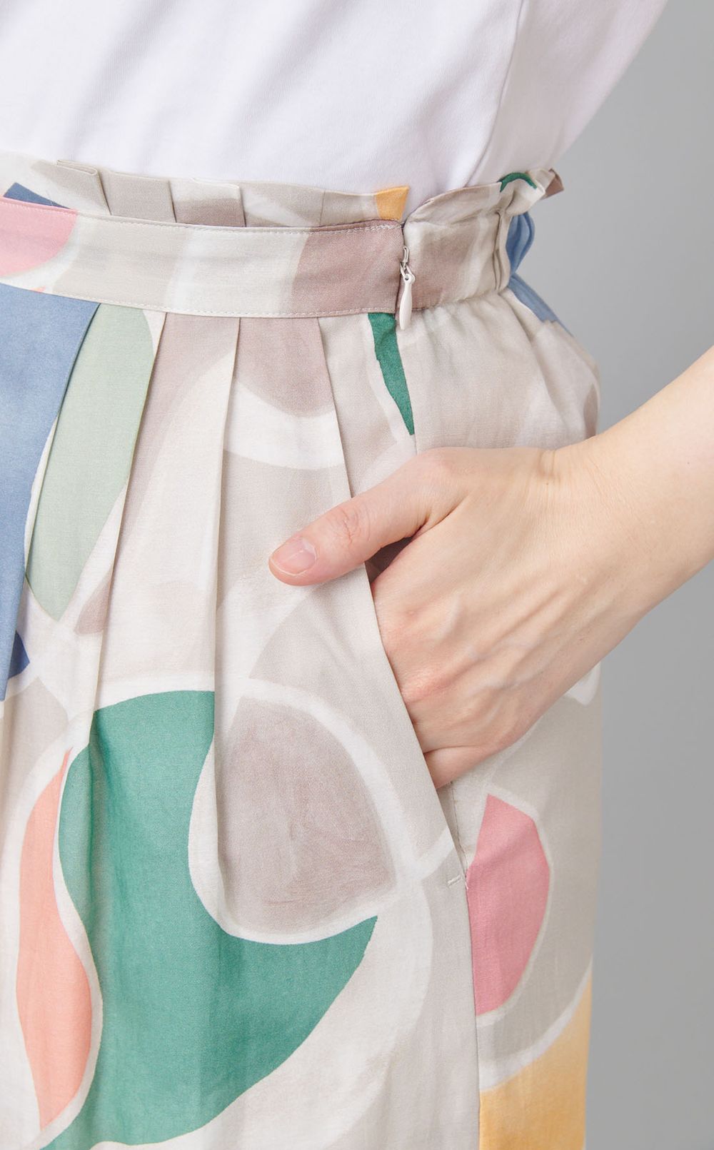 プリントタックセミワイドパンツ