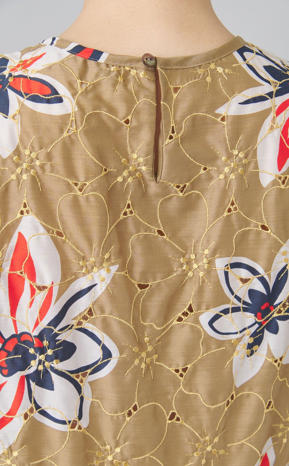 アイレットフラワープリントブラウス