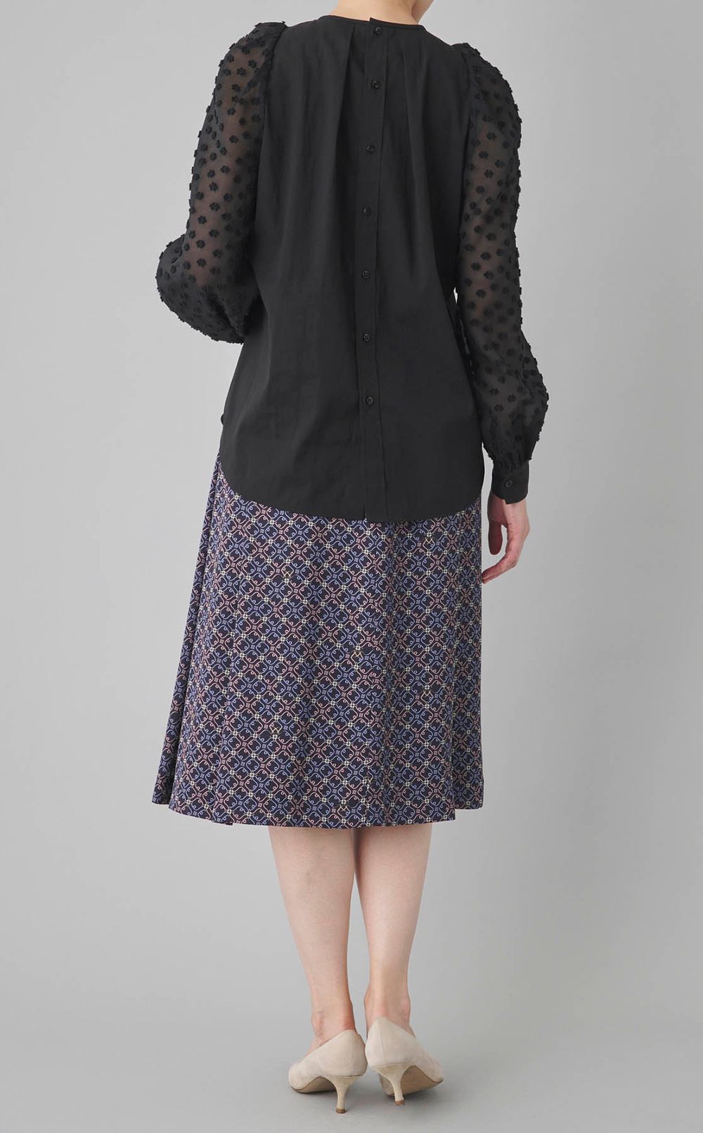 オーガンジータックブラウス