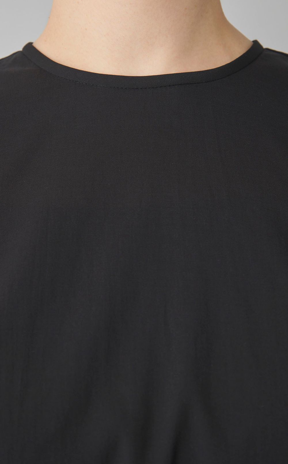 オーガンジータックブラウス