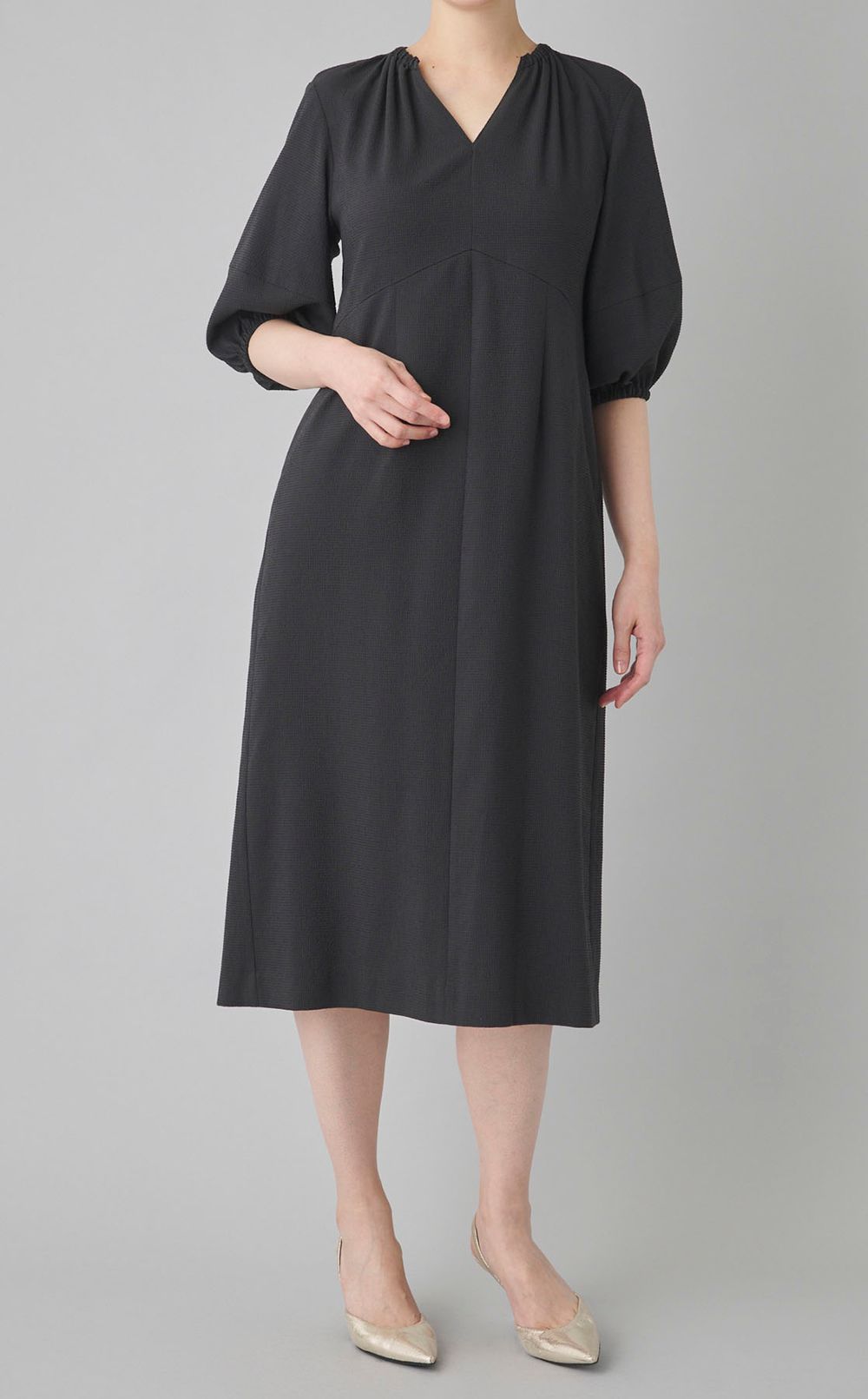 ギャザーVネックワンピース