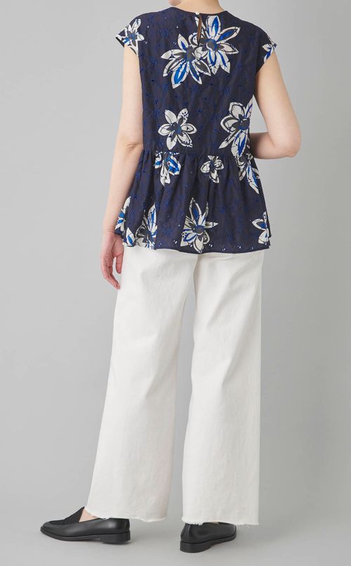 アイレットフラワープリントブラウス