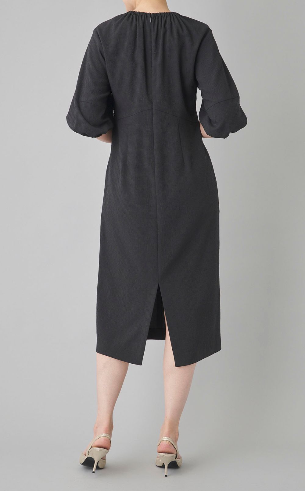 ギャザーVネックワンピース