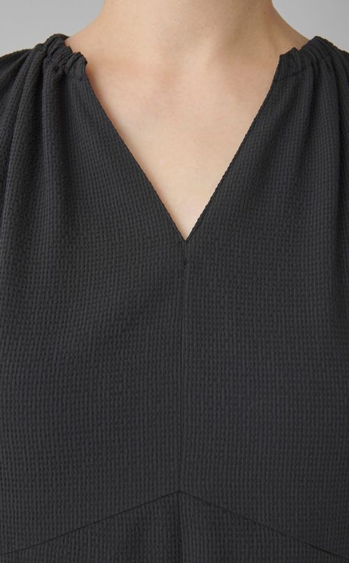 ギャザーVネックワンピース