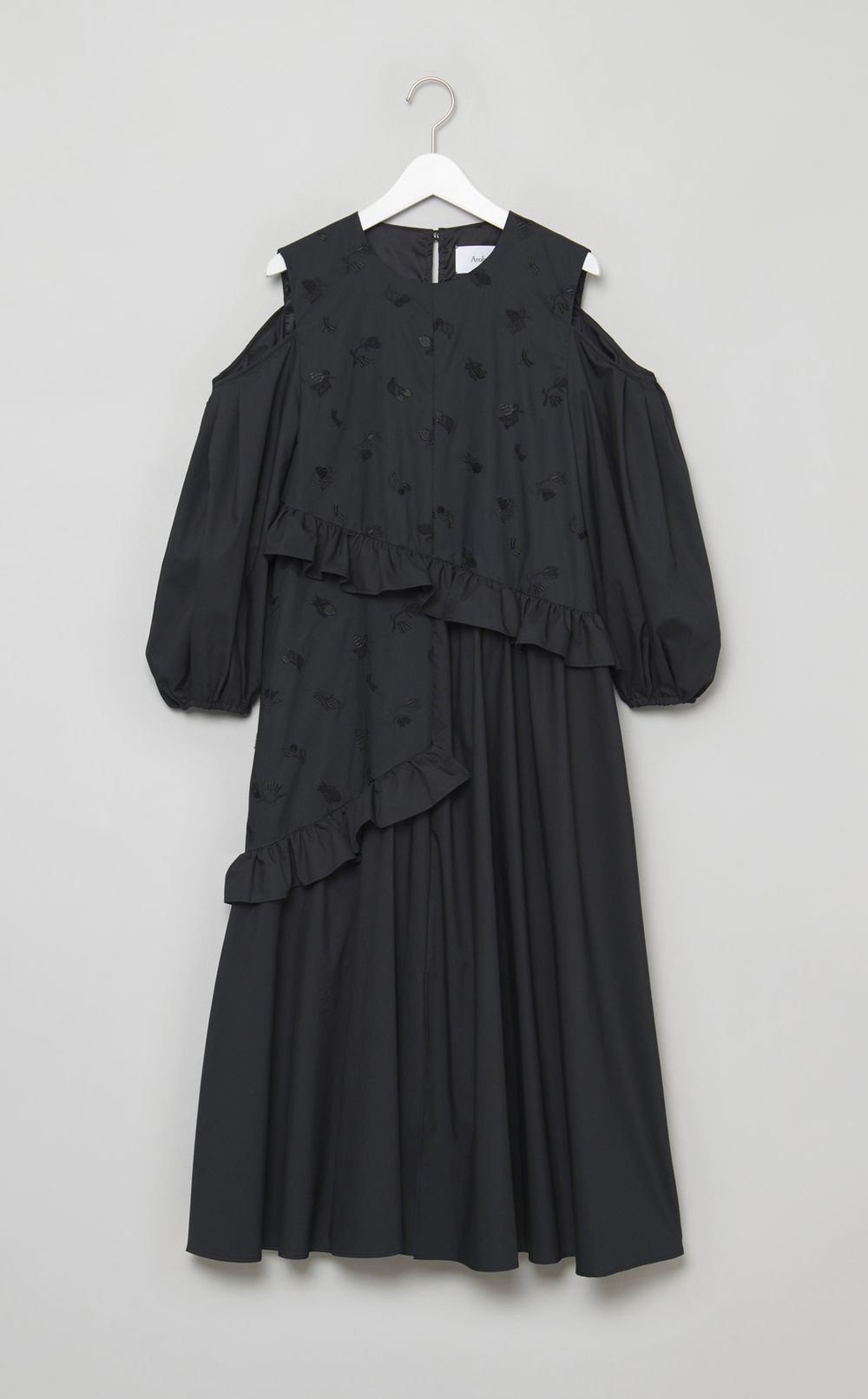 刺繍オープンショルダーワンピース