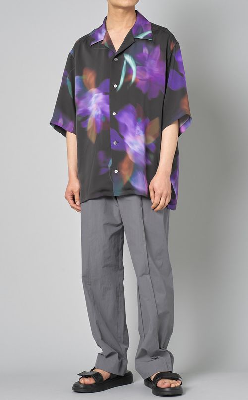 グラフィックハーフスリーブシャツ