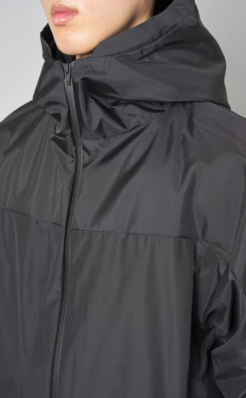 フーディナイロンブルゾン