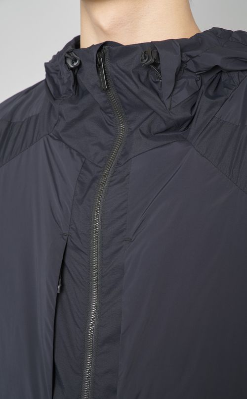 ナイロンマウンテンパーカー