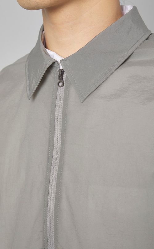 シアージップアップシャツ