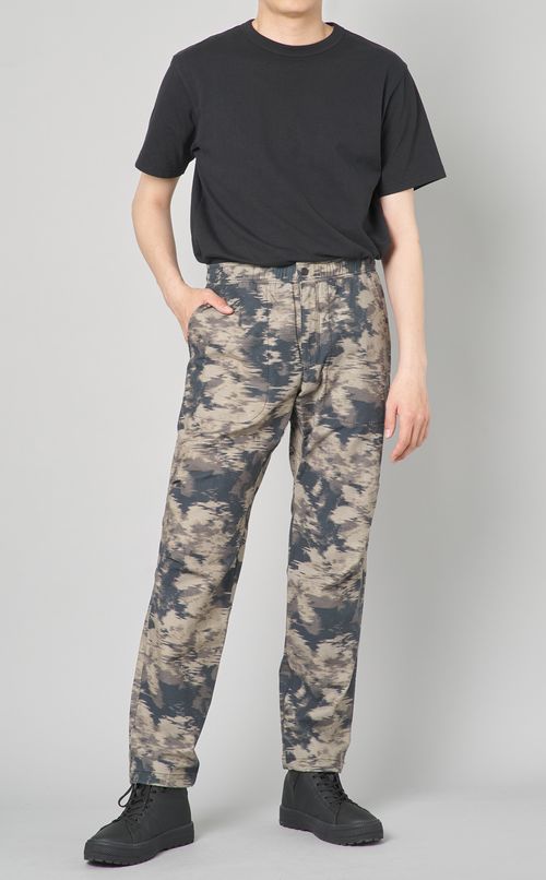 カモフラージュプリントパンツ