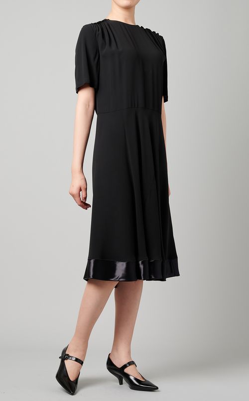 ショルダーギャザーロングワンピース