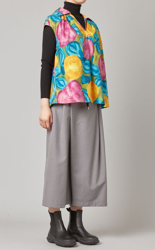 フラワープリントノースリーブシャツ